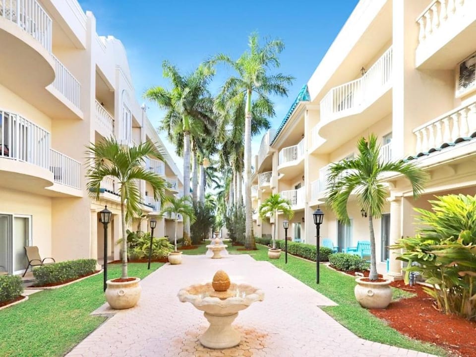 New Listing! Bayside Unit, Balcony, Private Beach! Apartment in Siesta Beach