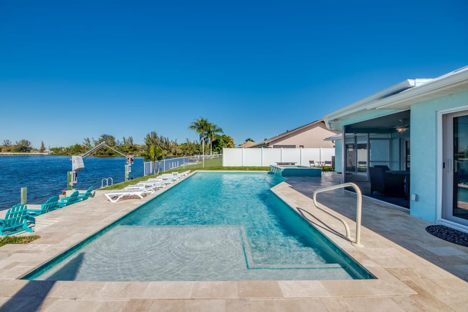 Pool view, Swimming pool, sunbed