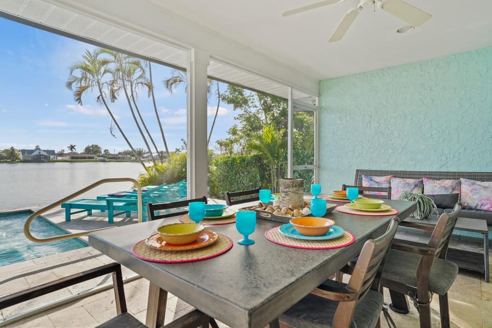 Patio, Natural landscape, Garden, View (from property/room), Balcony/Terrace, Spa and wellness centre/facilities, Seating area, Dining area, Lake view, Pool view, Swimming pool