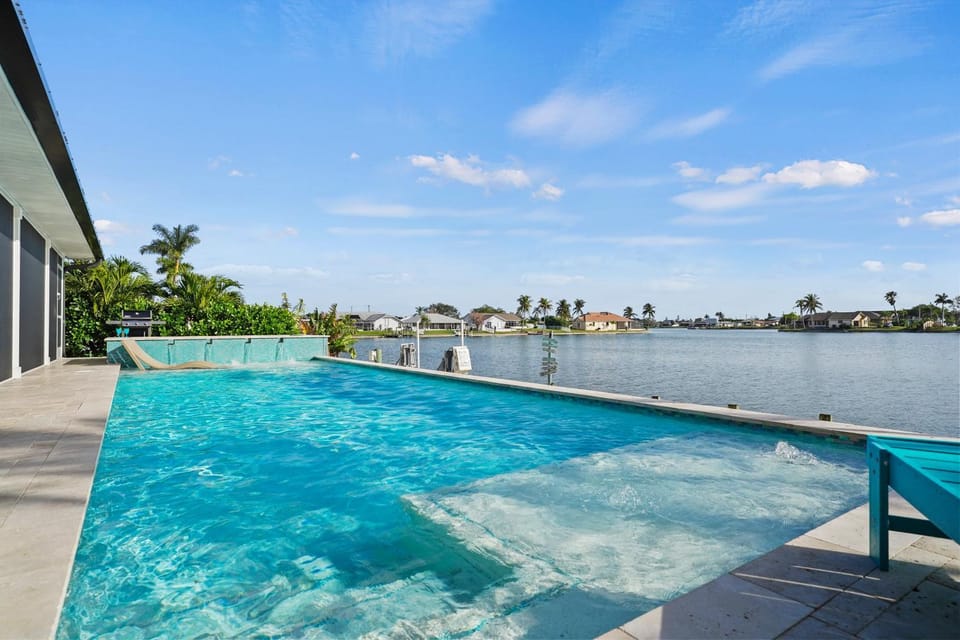 Natural landscape, Hot Tub, Balcony/Terrace, Lake view, Pool view, Swimming pool, Swimming pool, sunbed