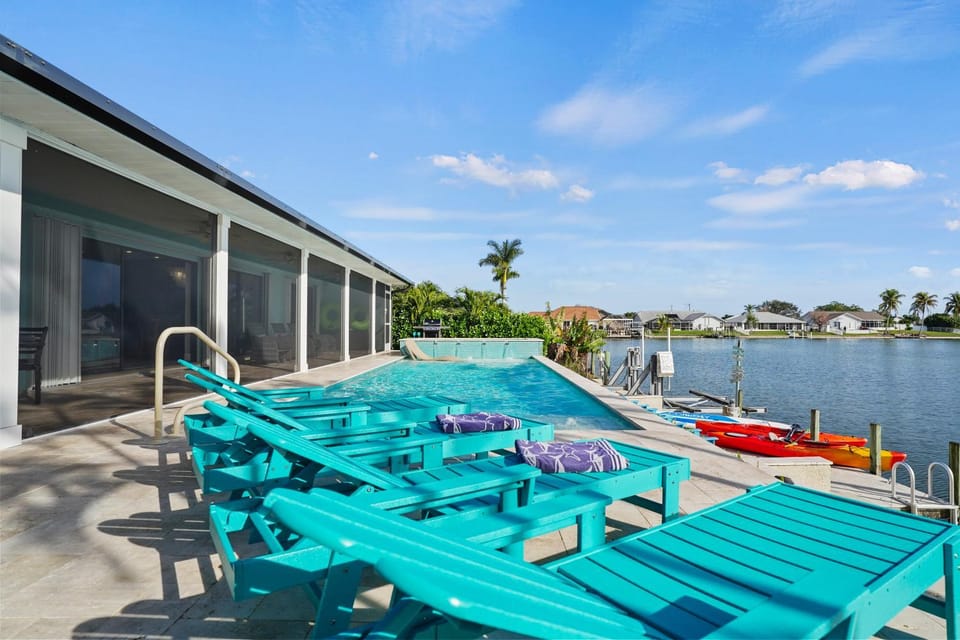 Patio, Natural landscape, Hot Tub, Balcony/Terrace, Balcony/Terrace, Spa and wellness centre/facilities, Canoeing, Lake view, Pool view, Swimming pool, Swimming pool, sunbed