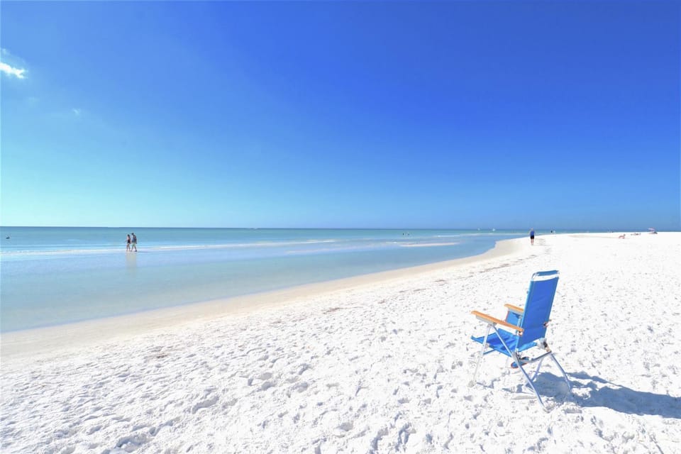 Private Patio, Remodel, Steps to Village & Beach! Apartment in Siesta Beach