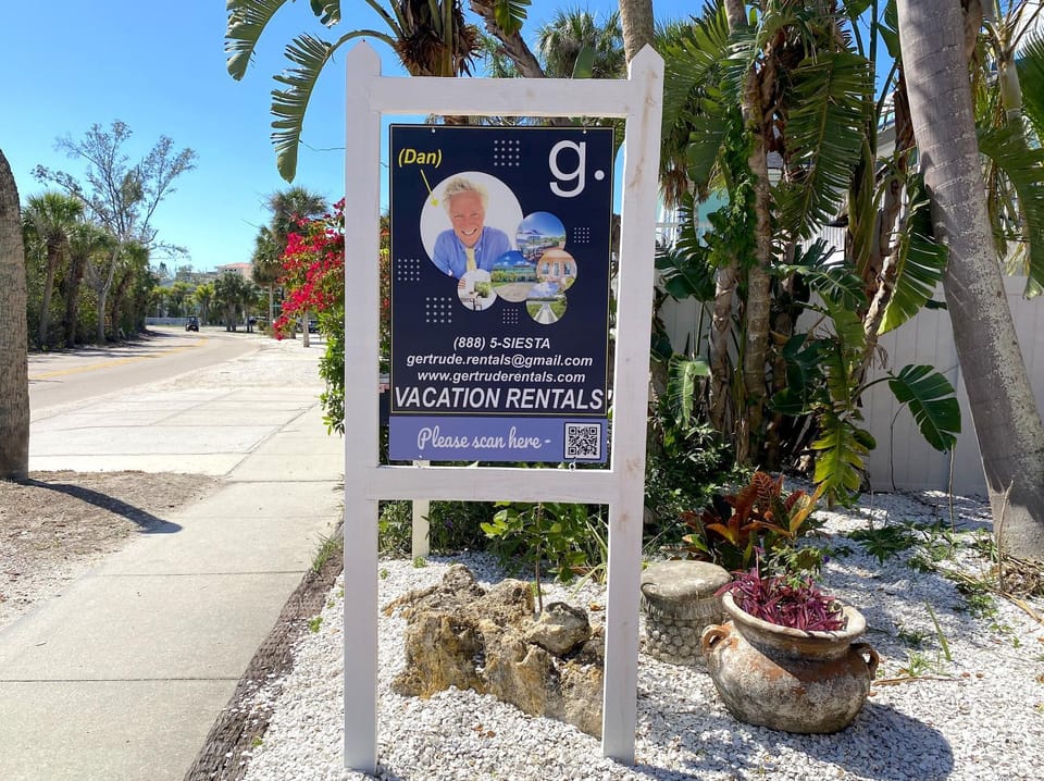 Private Patio, Remodel, Steps to Village & Beach! Apartment in Siesta Beach