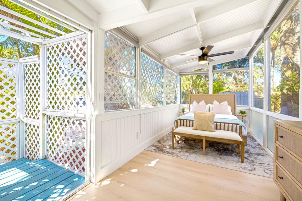 Private Patio, Remodel, Steps to Village & Beach! Apartment in Siesta Beach