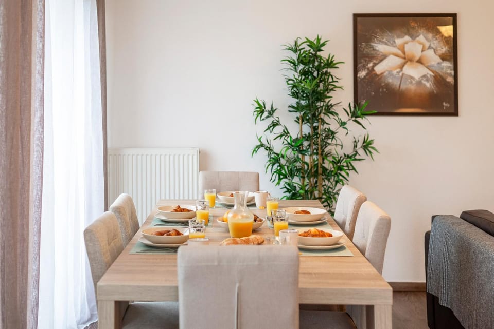Food and drinks, Dining area, Food, Breakfast, Continental breakfast, Drinks