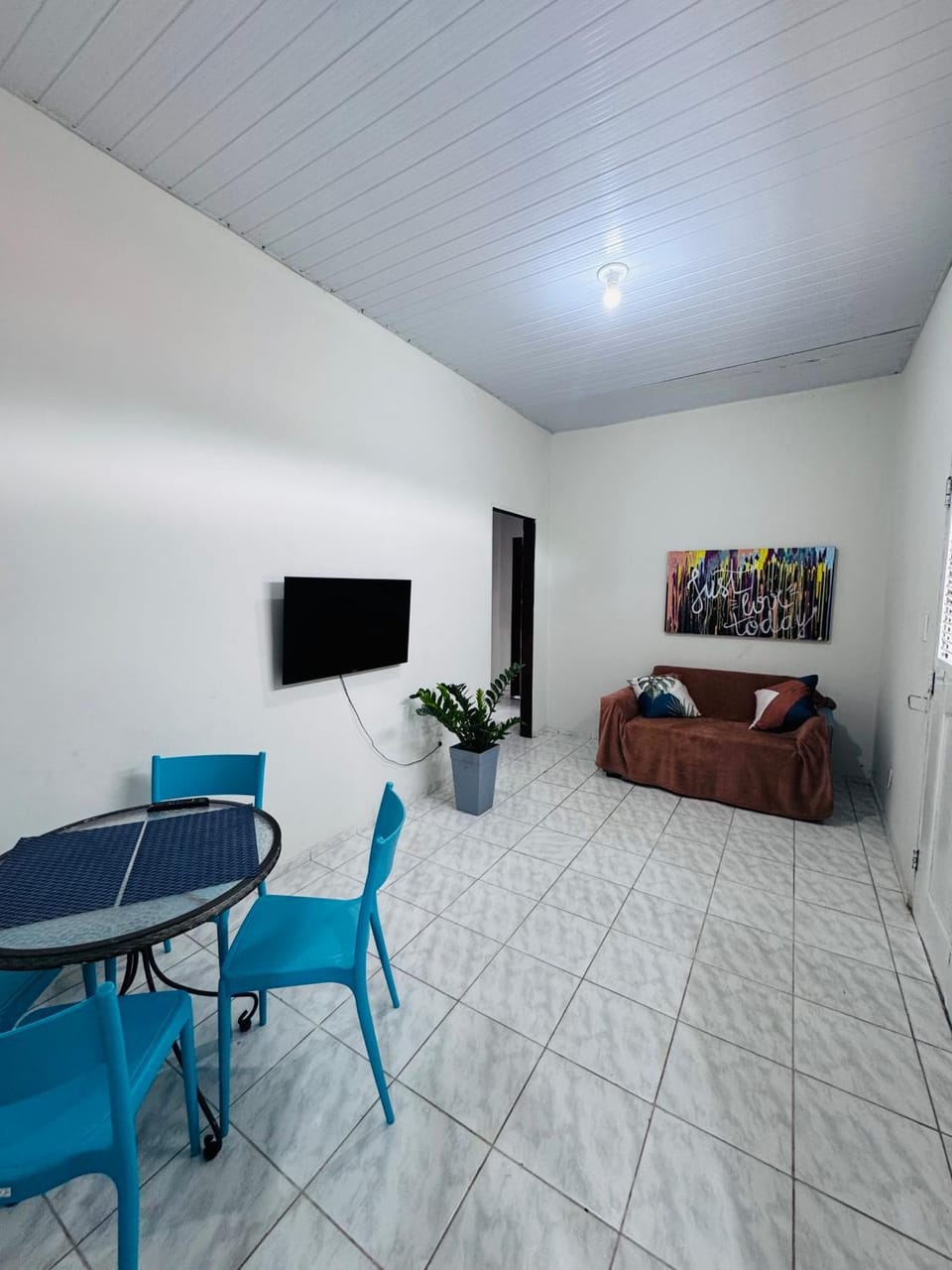 Communal lounge/ TV room, TV and multimedia, Living room, Seating area, Dining area