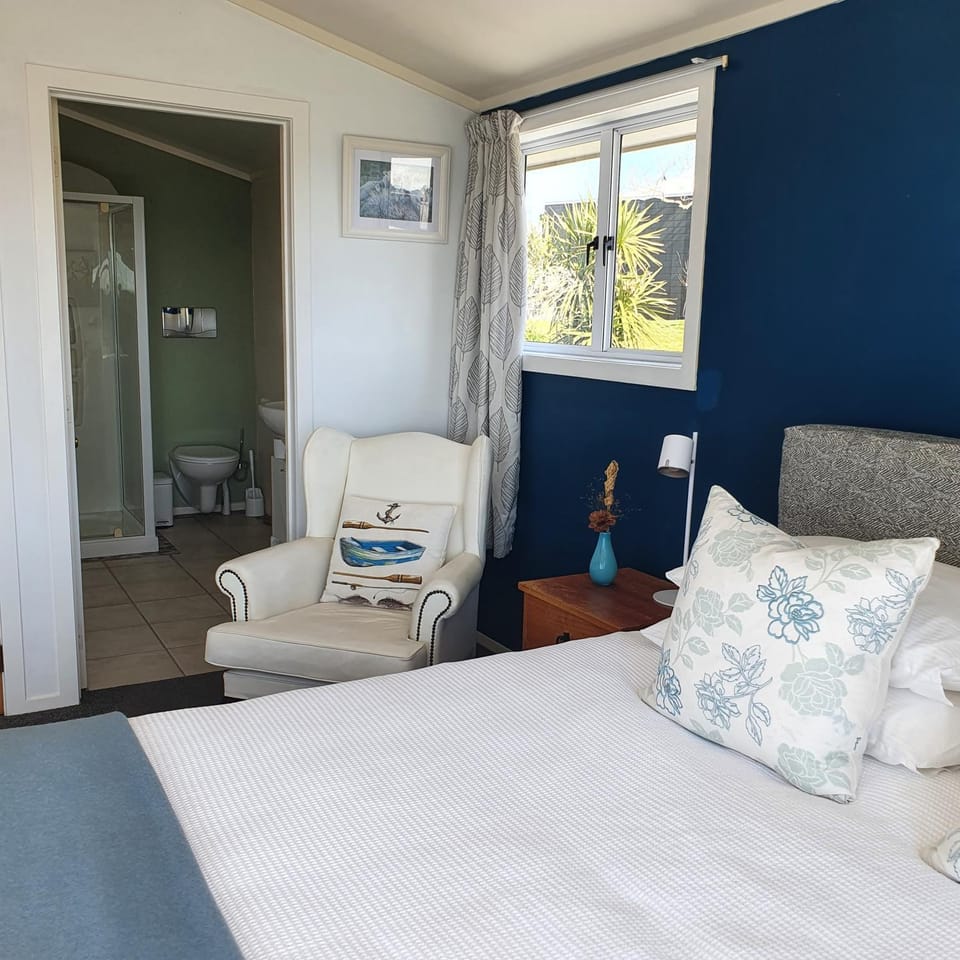 Seating area, Bedroom