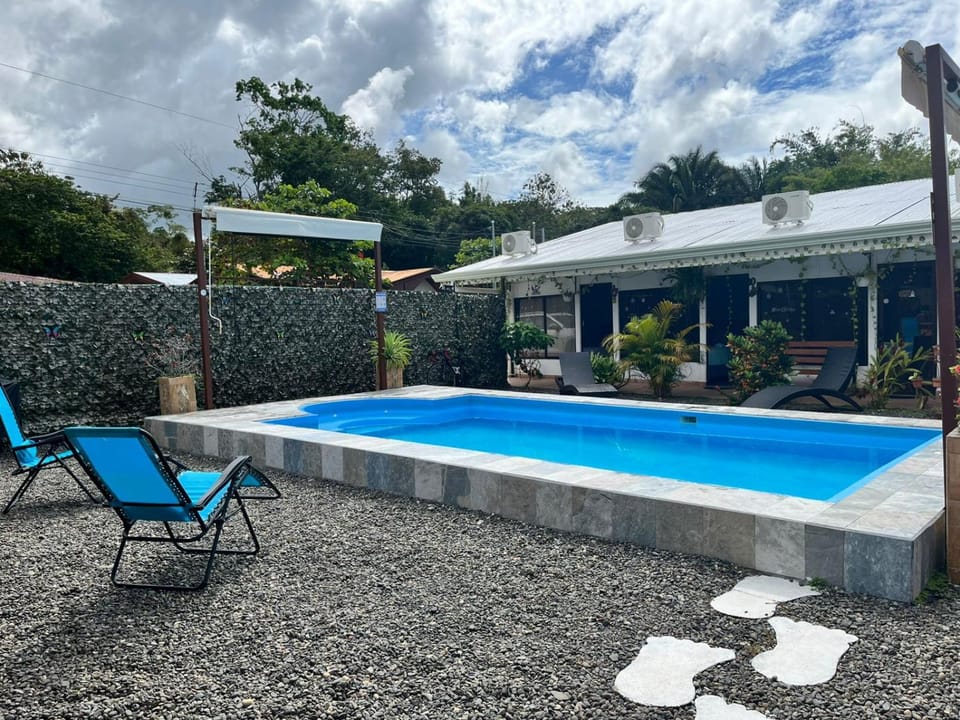 Habitaciones Kolibri Bed and Breakfast in Quepos