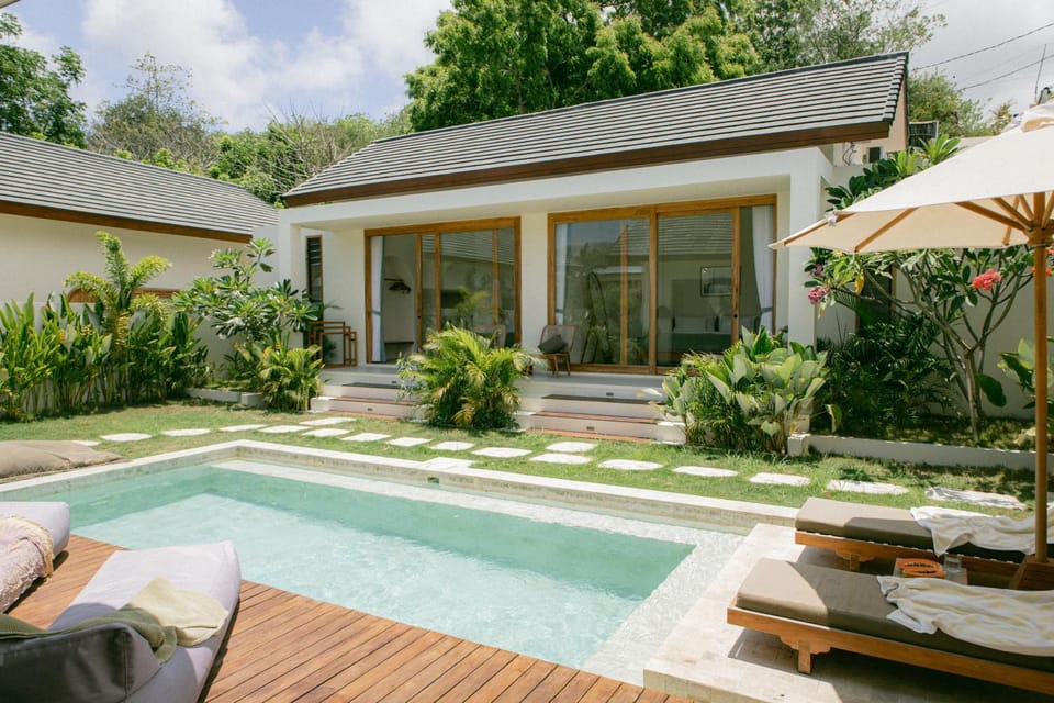 Property building, Garden, Garden view, Pool view, sunbed