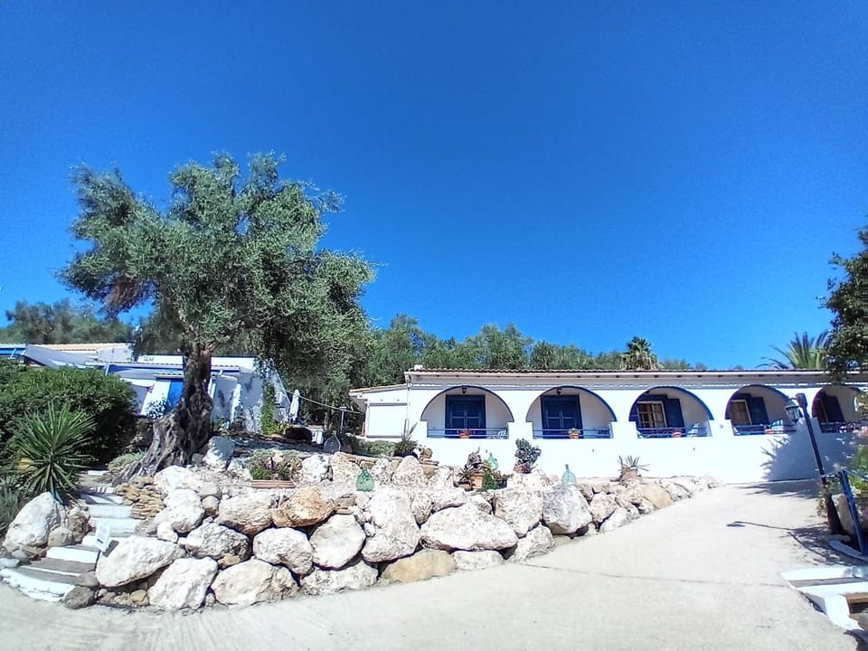 Property building, Garden, Garden view, Parking