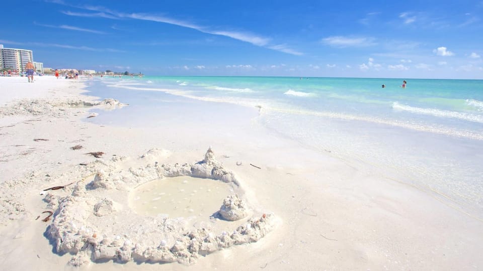 Ocean-Views, Pool, Private Elevator, Covered Patio & Fire-Table, 150 steps to Beach! House in Siesta Beach