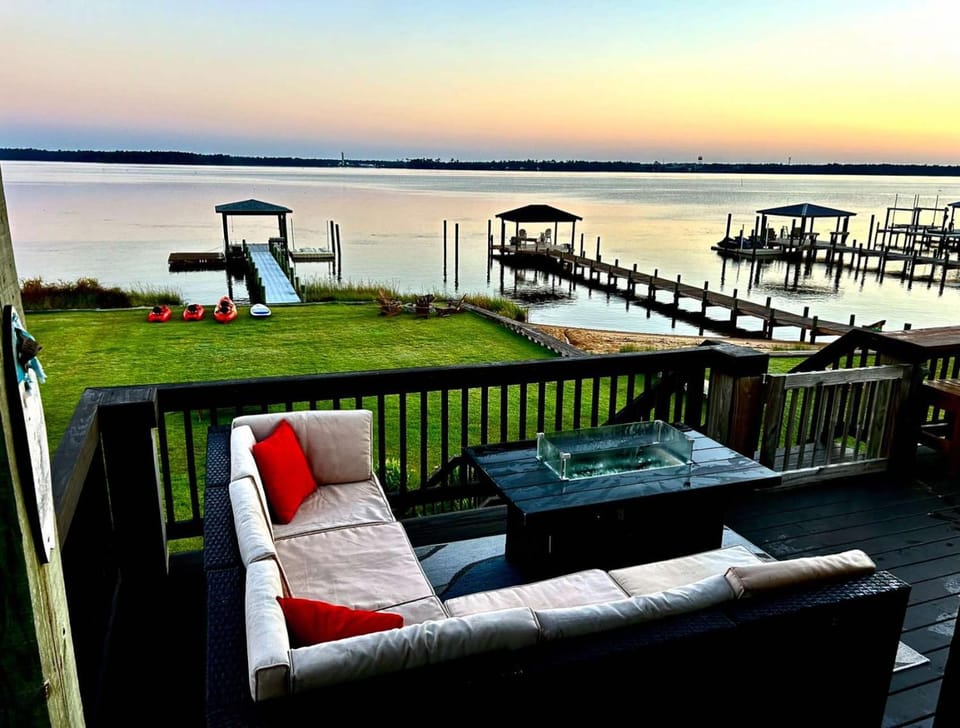 Patio, Day, View (from property/room), Balcony/Terrace, Seating area, River view, Sea view