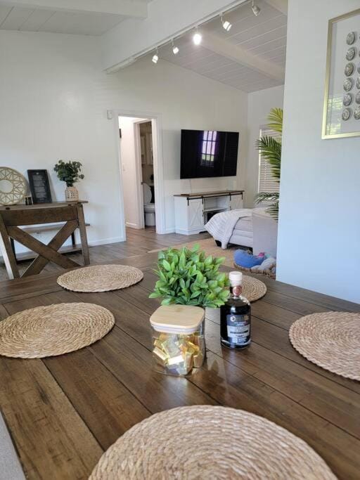 Enjoy Stylish Heaven in La Mesa Steps to SSU and all attractions House in La Mesa