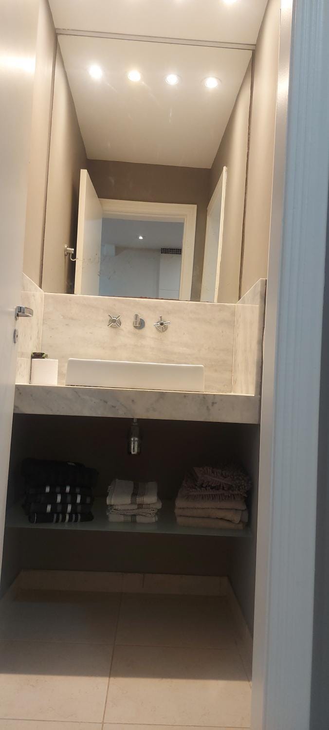 Small quiet condo posto 6 Apartment in Rio de Janeiro