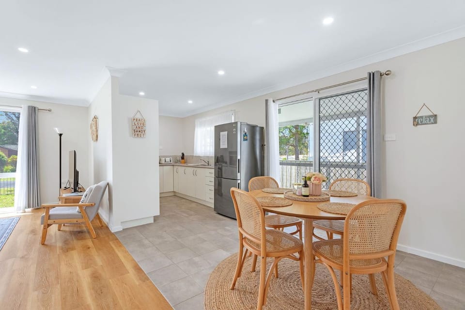 Sanctuary Cottage by Book Jervis Bay - Family Friendly and Affordable House in Saint Georges Basin