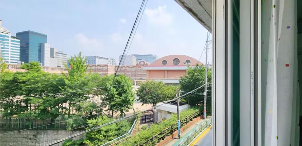 서교초등학교앞, White Linen House Apartment in Seoul