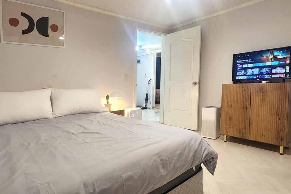 마이리틀 White Linen House Apartment in Seoul