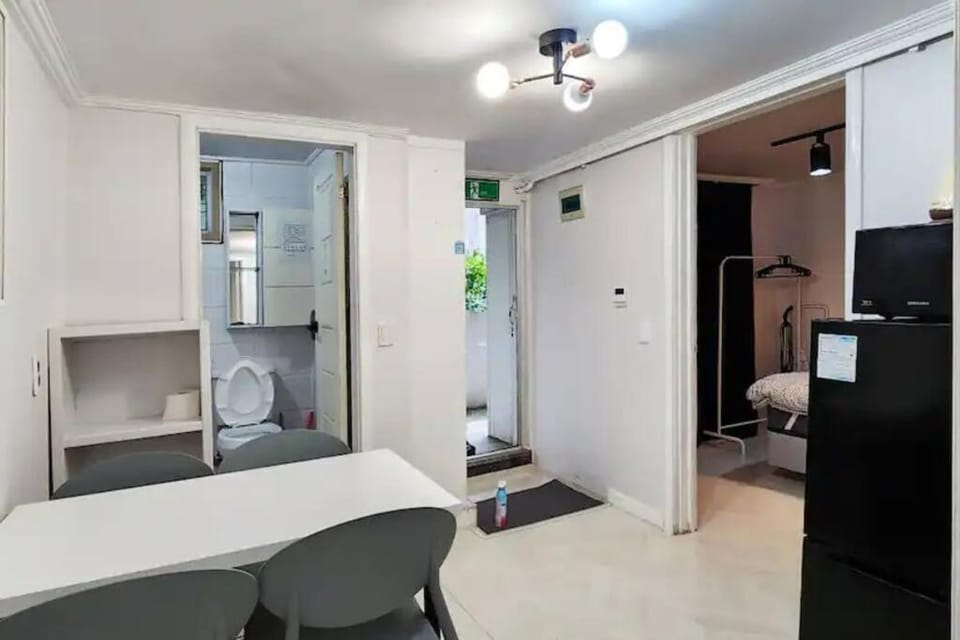 마이리틀 White Linen House Apartment in Seoul