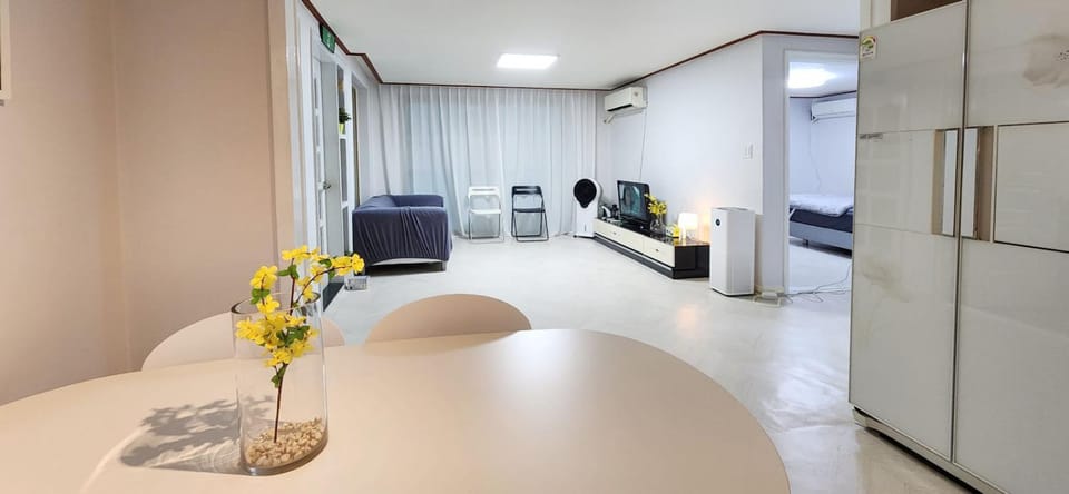 마이리틀 White Linen House Apartment in Seoul