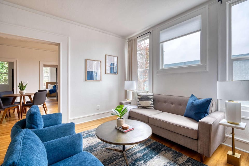 Stay Portland - La Casa Burnside - Local Eateries, Shops, and Bars Apartment in Portland