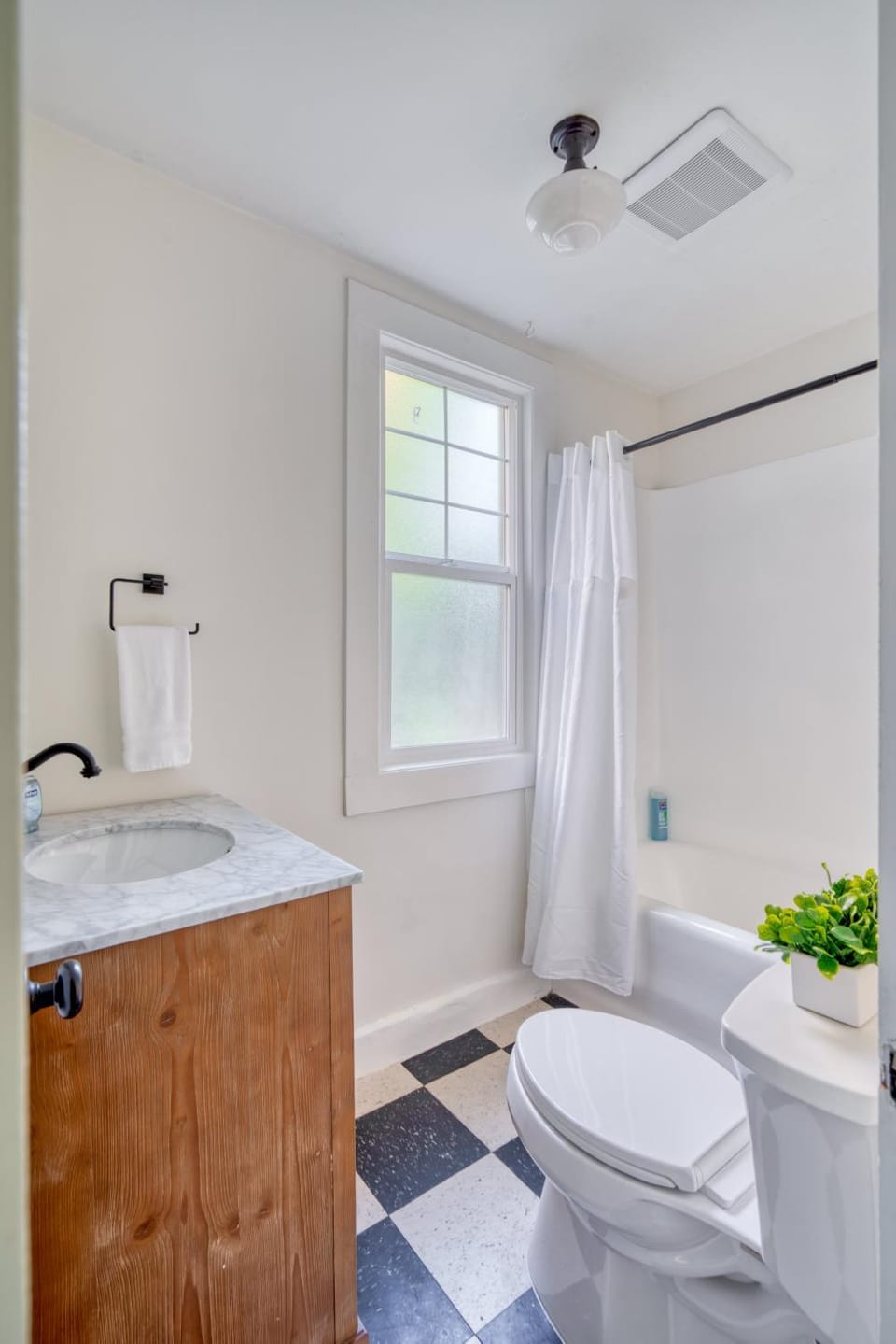 Stay Portland - La Casa Burnside - Local Eateries, Shops, and Bars Apartment in Portland