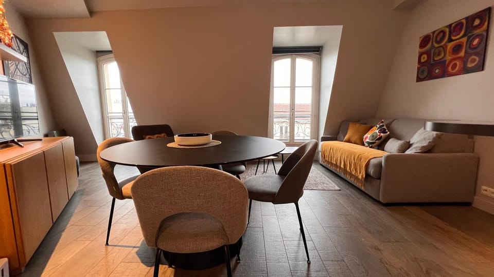 Seating area, Dining area