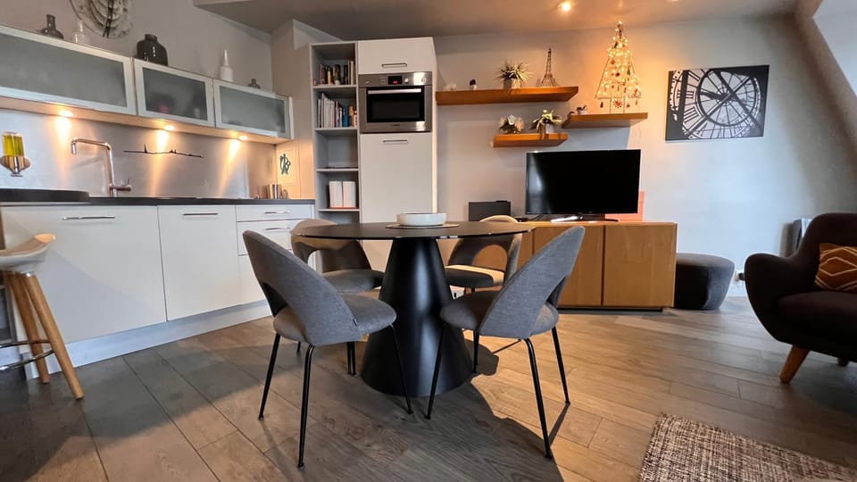 Seating area, Dining area