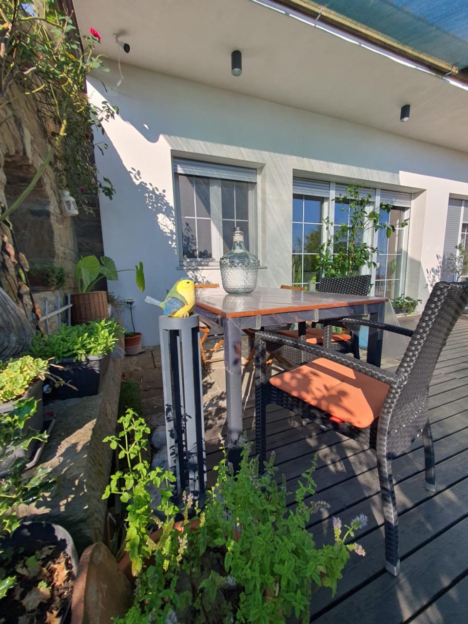 Property building, Patio, Day, Garden, Balcony/Terrace, Garden view