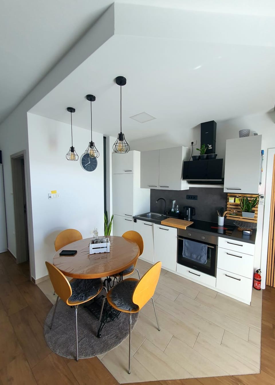 Dining area, kitchen