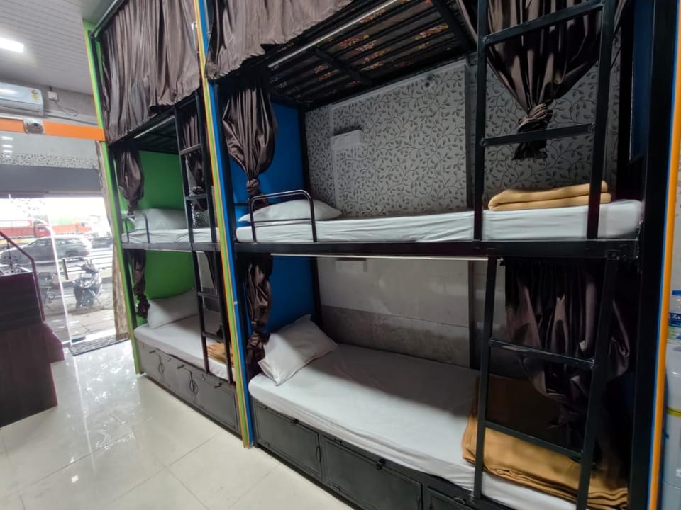 Bed, Photo of the whole room, bunk bed