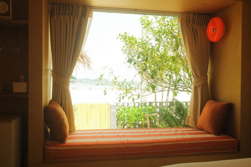 Natural landscape, Photo of the whole room, Bedroom