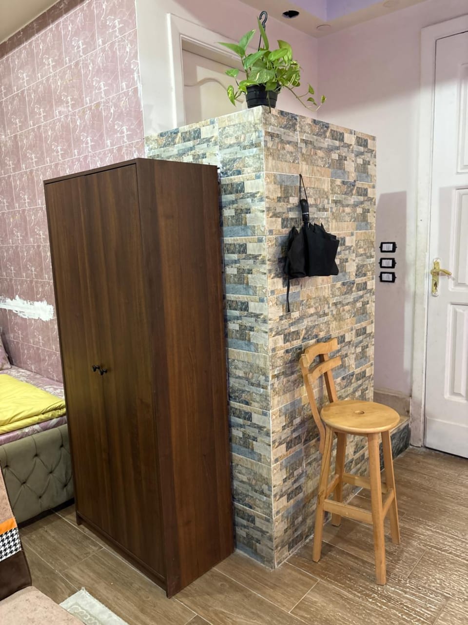 Photo of the whole room, wardrobe