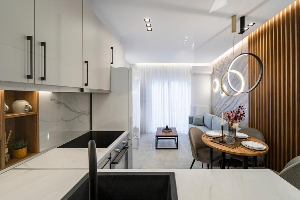 Kitchen or kitchenette, Dining area
