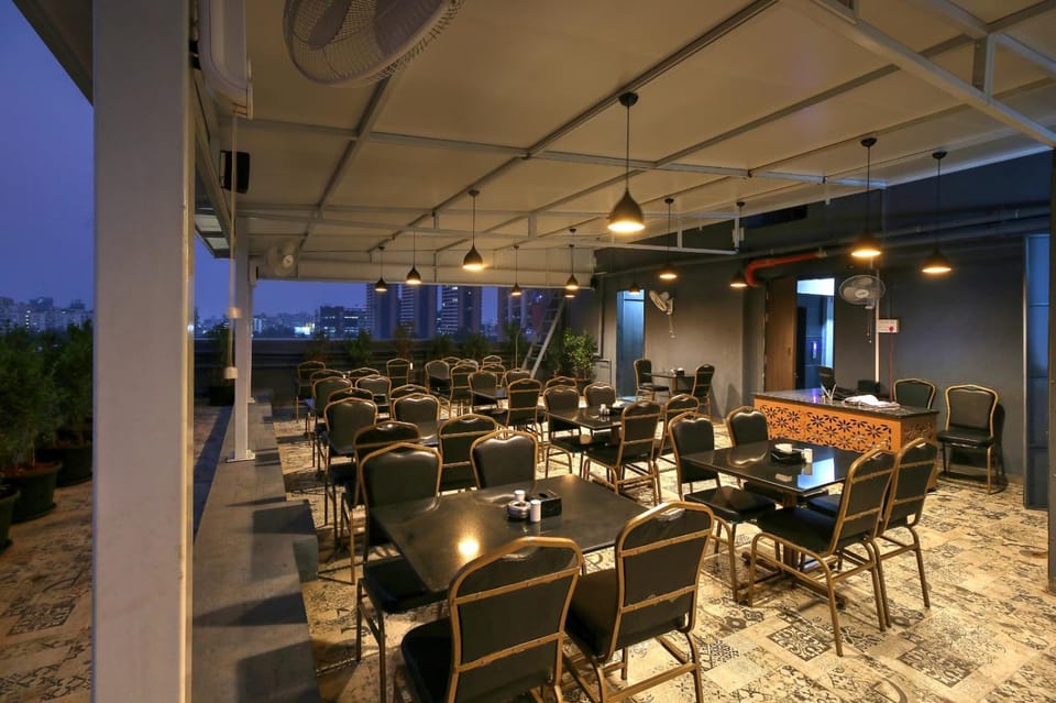 Restaurant/places to eat, Seating area