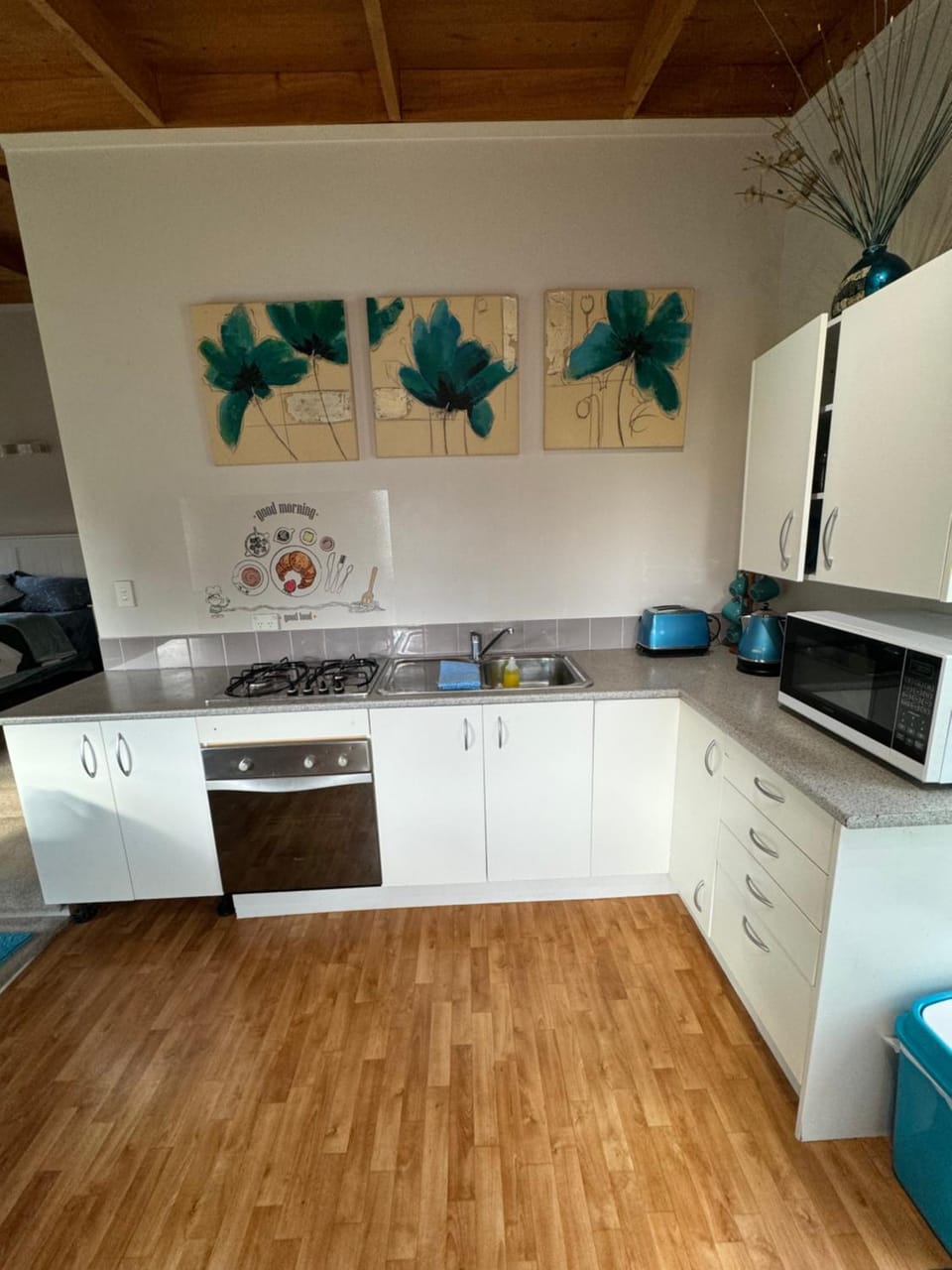 Kitchen or kitchenette, oven, stove
