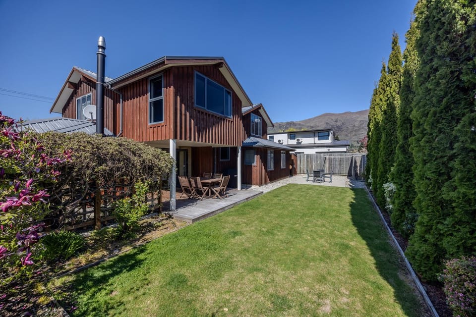 Property building, Garden, Garden view