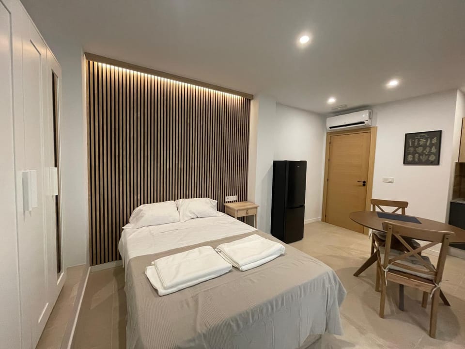 Photo of the whole room, Bedroom