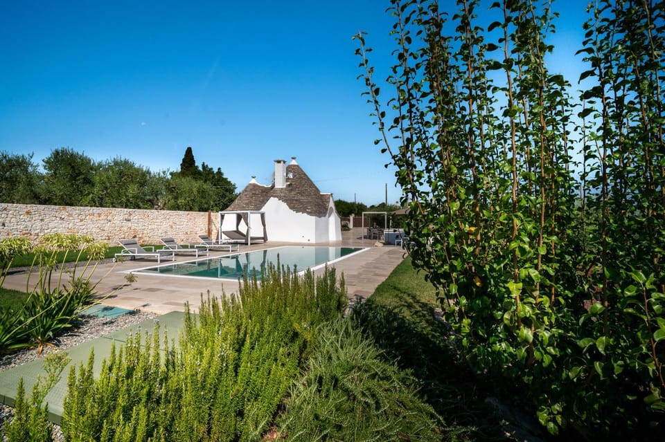 Property building, Garden, Garden view, Pool view, Swimming pool