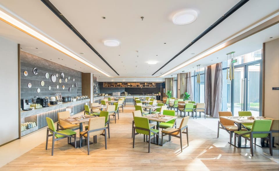Restaurant/places to eat, Dining area