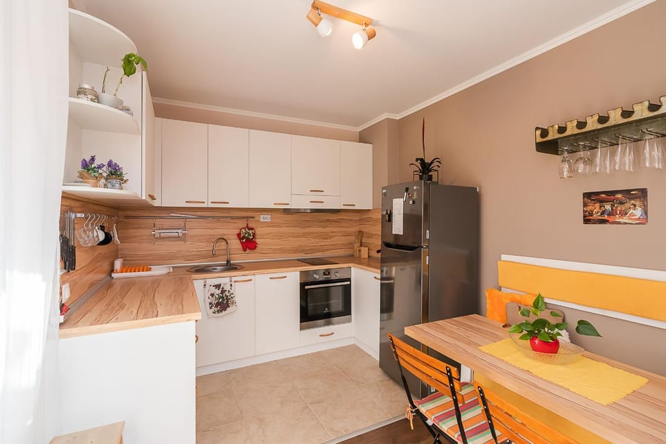 Kitchen or kitchenette, oven, stove