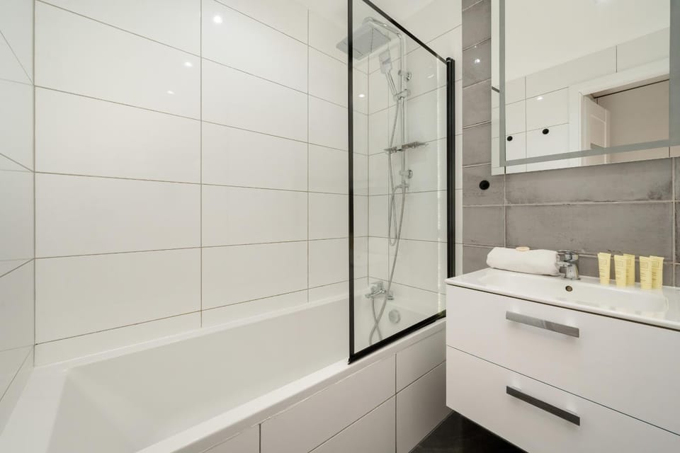 Bathroom, Bath, towels