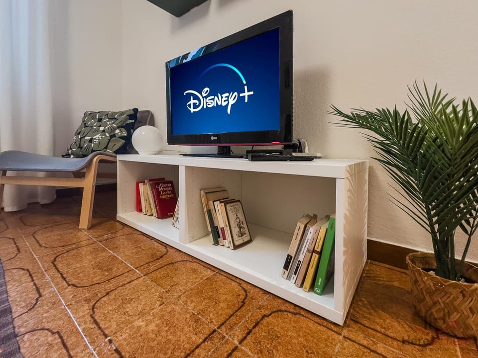 Library, TV and multimedia, View (from property/room)