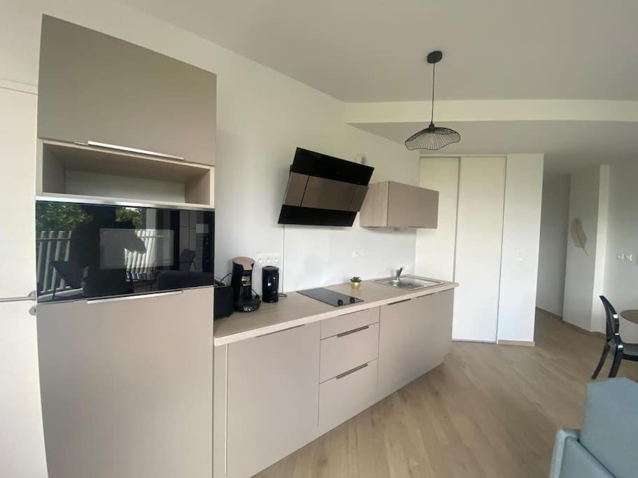 Kitchen or kitchenette, dishwasher