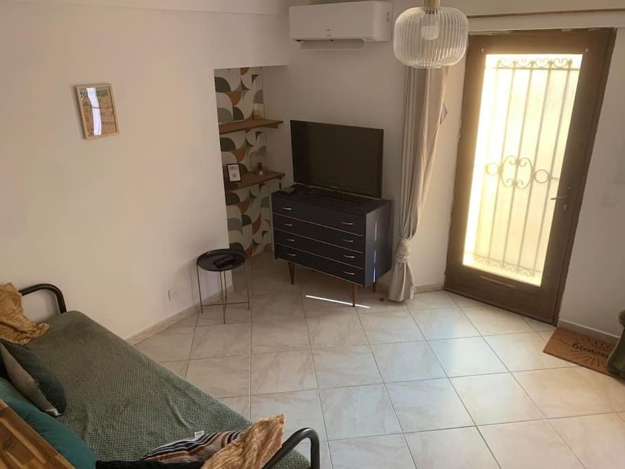 TV and multimedia, Living room, air conditioner