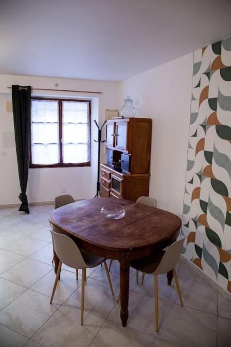 Seating area, Dining area
