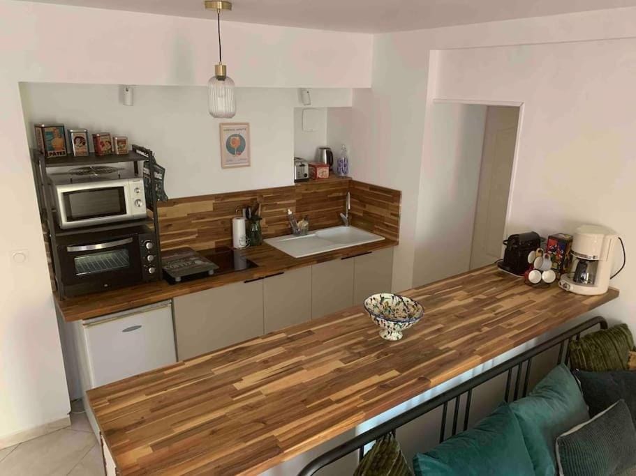 Kitchen or kitchenette, toaster