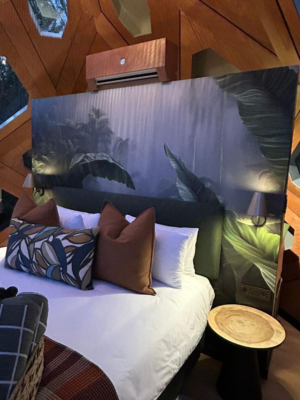 Bed, Decorative detail, Bedroom