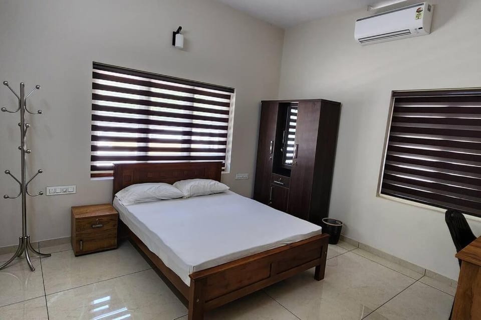 Bed, Photo of the whole room, Bedroom, air conditioner