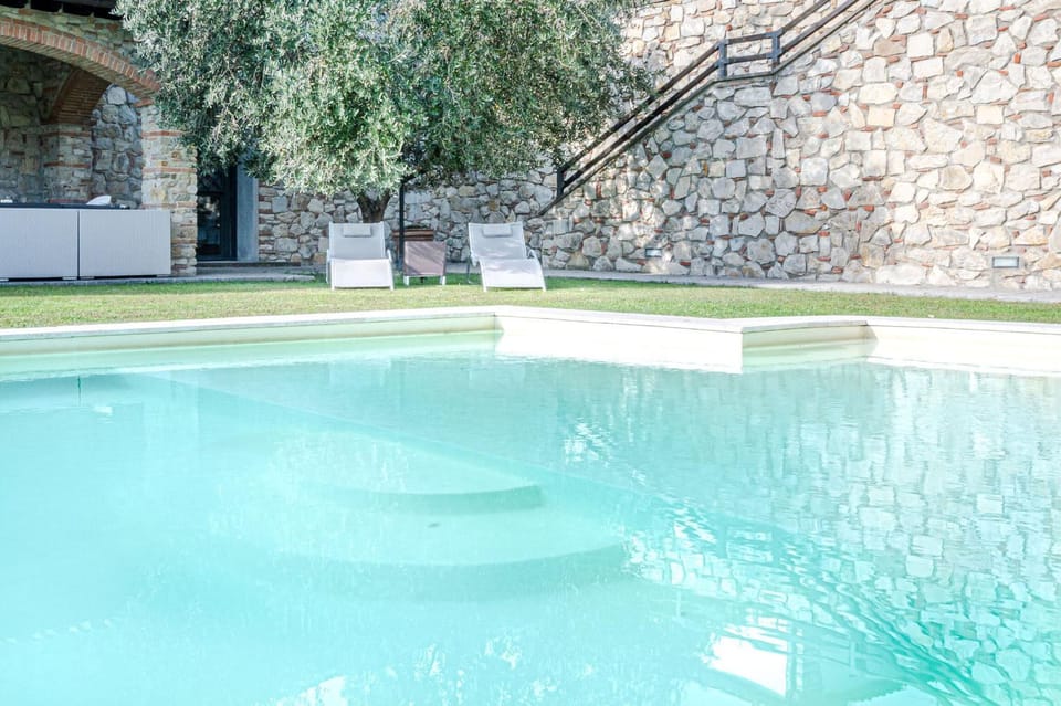 Property building, Facade/entrance, Spring, Activities, Summer, Balcony/Terrace, Other, Decorative detail, Area and facilities, Swimming pool