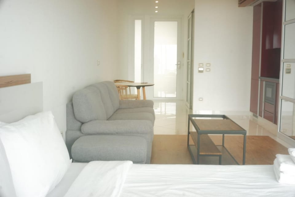 Bed, Living room, Photo of the whole room, Seating area, Dining area, Bedroom